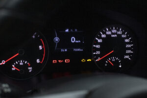 Penyebab Lampu Check Engine Menyala pada Truck & Alat Berat