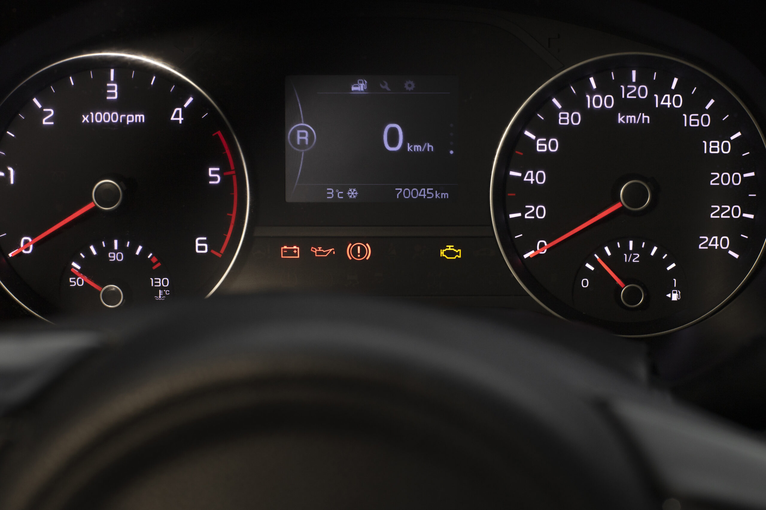 Penyebab Lampu Check Engine Menyala pada Truck & Alat Berat